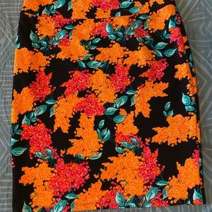 Gorgeous XL Cassie skirt by Lularoe.NWOT.